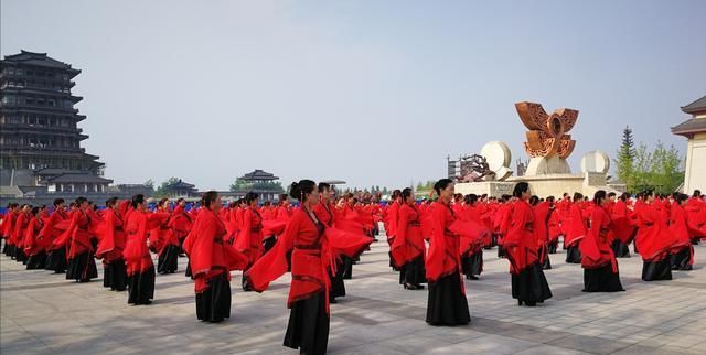 汉服秀|汉中市旗袍文化协会在天汉长街举行千人汉服秀