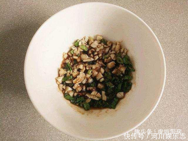 好吃|做蒸菜有诀窍,此法做蒸菜不粘连,味道出奇鲜美,好吃到哭