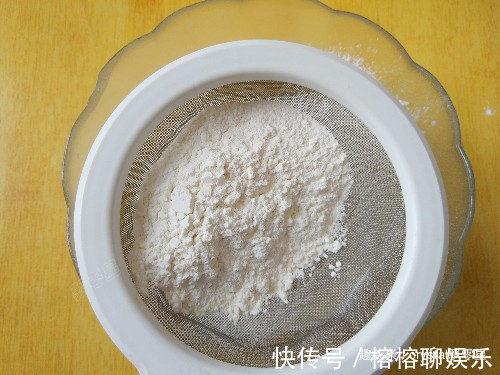 难度|1碗面粉,2个鸡蛋,轻松做出香甜美味的华夫饼,简单易做零难度