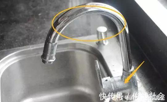 水龙头脏兮兮？厨房里的“小垃圾”，清洁就靠它，擦完反光如镜面