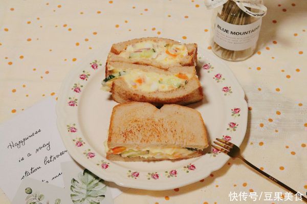 吐司|简单美味，十分钟健康早餐：土豆泥沙拉三明治走起