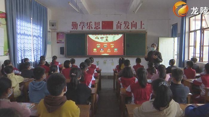 龙陵白塔小学：开展爱国卫生运动 共享文明健康校园