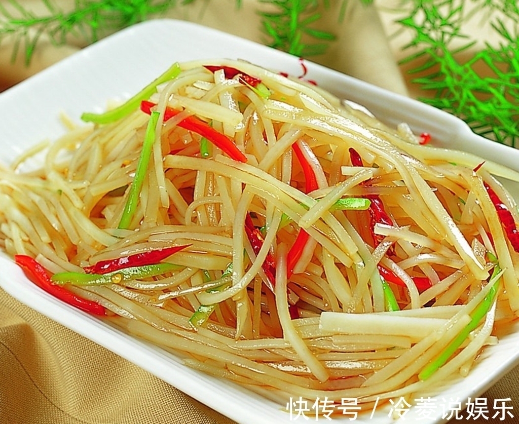 厨师说漏嘴炒土豆丝时，记住这3点，土豆不粘锅，又脆嫩又入味