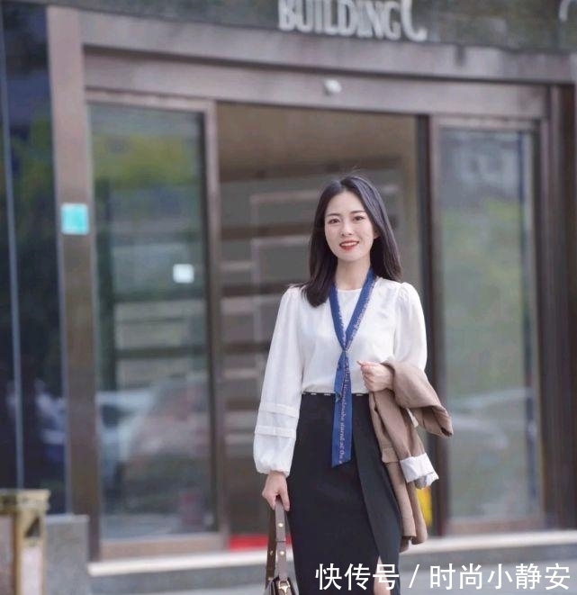 优雅 成熟女人的早秋穿搭如何搭配?可以选择简约款,呈现出优雅大方