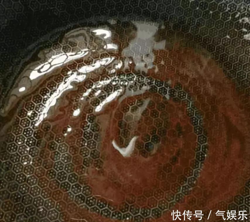 五花肉别再红烧了,教你个特色吃法,一顿三斤不够吃