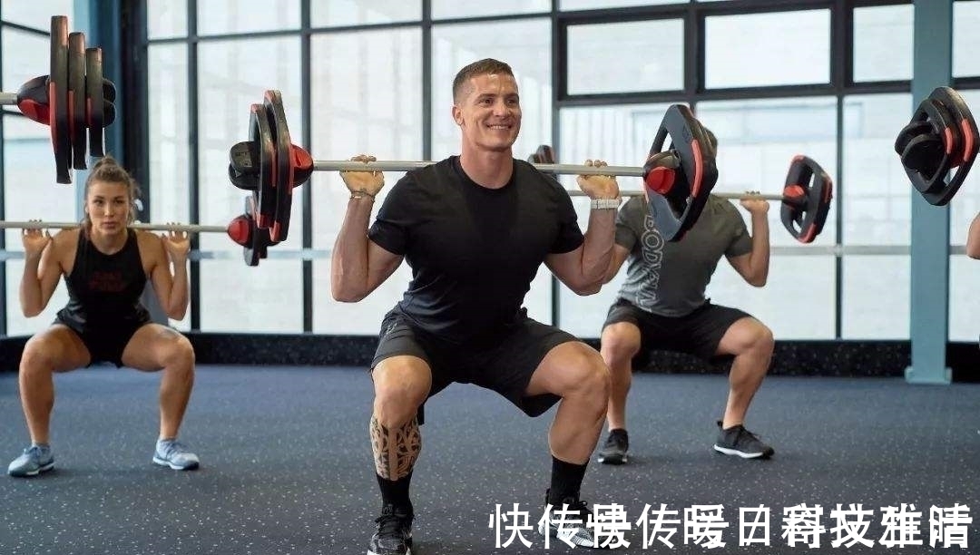 深蹲|进行深蹲训练,总是重心不稳,了解调整方法,提高训练稳定性