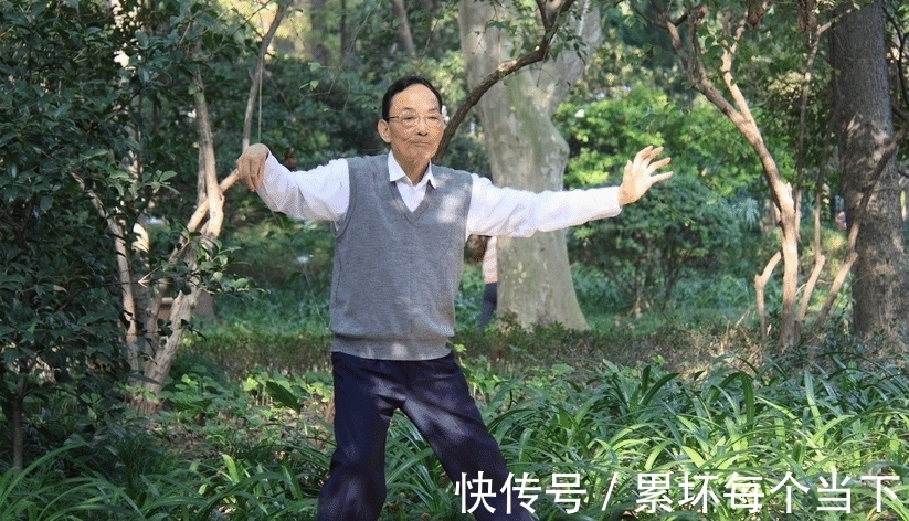 肝脏|65岁老汉频频腹痛,医生:每日“1物”不离手,或有肝癌风险