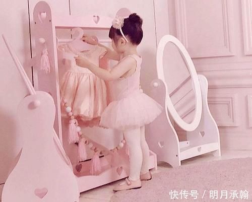 手办|爸妈都是玩COS的高手是啥体验?3岁萌宝在漫展中长大,手办当玩具