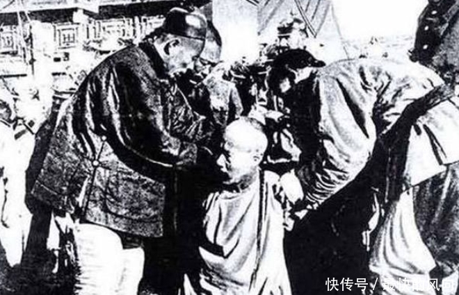 罕见|罕见清朝斩首老照片:刽子手行刑时用的鬼头刀,行刑前表情淡漠!