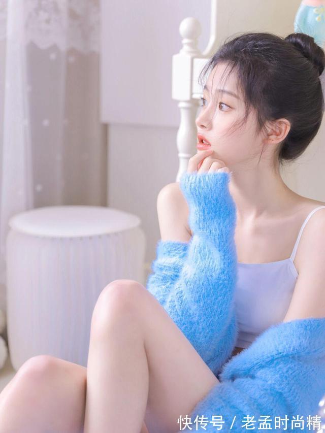 蓝色 为什么女人穿蓝色毛衣这么好看？给人一种很清澈的感觉，漂亮