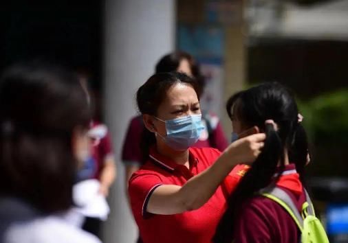 教育部发布新通知，多地中小学取消期末考提前放假，家长喜忧参半