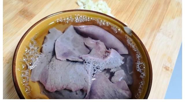 这是猪肝的好吃新做法，没出锅就满屋飘香，营养又下饭，真好吃