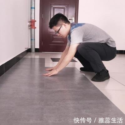 3d|客厅坚决不贴瓷砖沙发也不要学下图人家那样装，全屋才几百元