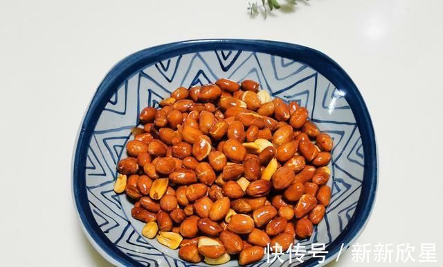 花生米|炒花生米,这样做更入味,又酥又香,放几天都不返潮,家人爱吃
