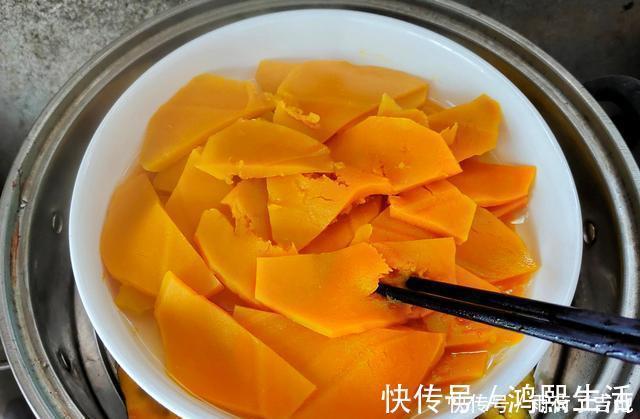 南瓜最好吃的做法,不做花卷不做饼,加两鸡蛋搅一搅,香嫩拉丝