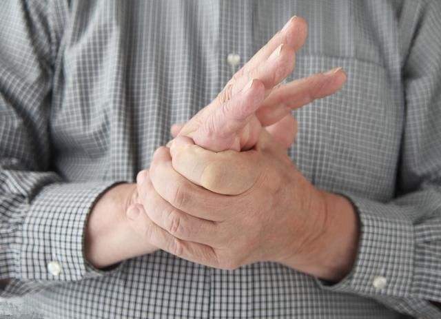 文君然|公开治“麻木”的小偏方！两味药，补血+通络，治手麻脚麻