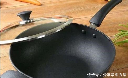 锅底烧糊了，不要用钢丝球擦！教你用这招，锅立马焕然一新！
