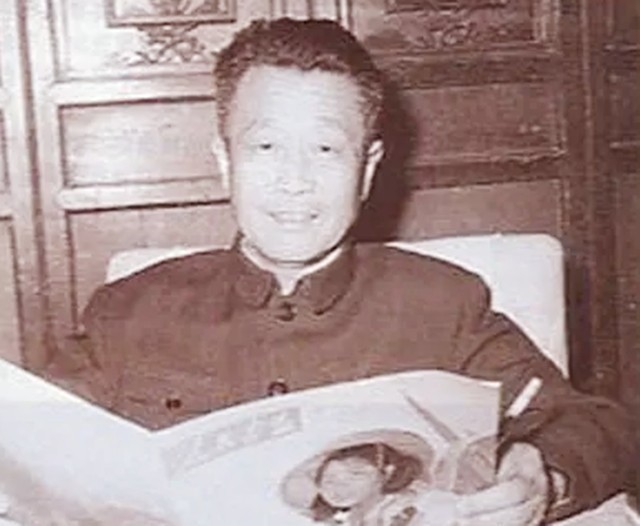 杜聿明#2004年,杨振宁和启功谈书法:我岳父杜聿明的字也很好