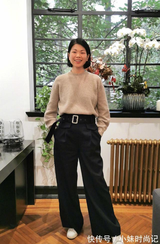 丝绒西装|吕燕真不愧是超模!身穿酒红色丝绒西装精致高级,气场十足