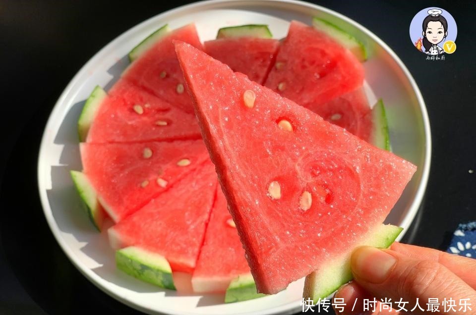 牢记|买西瓜就挑“母”的!老瓜农牢记这3点,保准西瓜个个香甜多汁