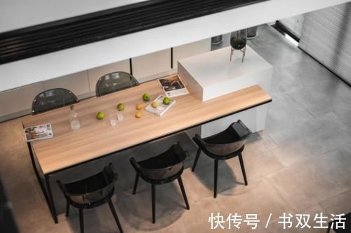 亮点|232平超大复式，主打黑白现代风，轻奢感满屋“四溢”