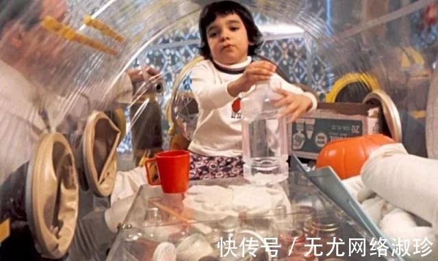 隔离罩|“泡泡男孩”:12岁才走出隔离罩,在死亡前才首次触摸到妈妈
