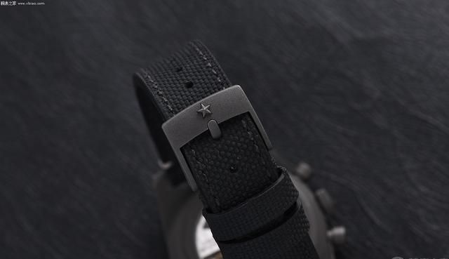 盘面|全黑化风潮 品鉴真力时CHRONOMASTER旗舰系列复刻“暗影”腕表