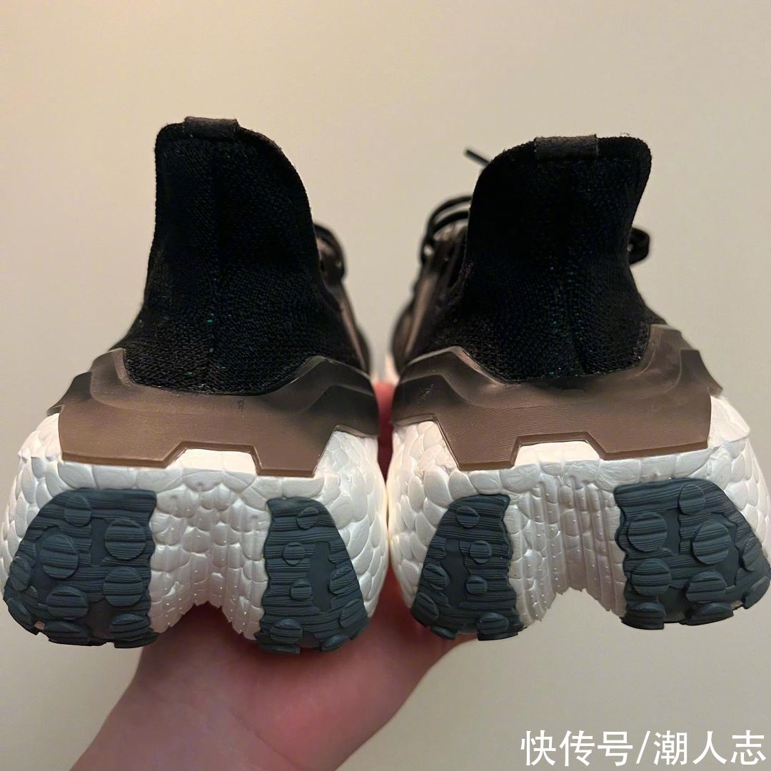 安踏 Adidas大不如从前？跑鞋做成了“重型坦克”，拖鞋成主流单品