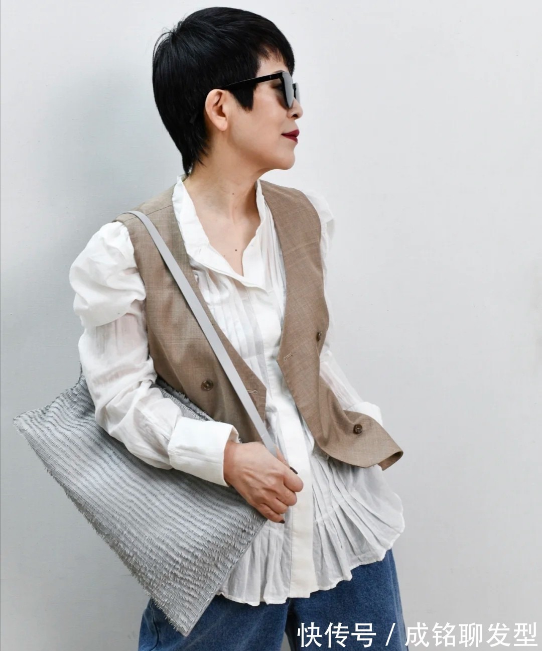 小西装|老年穿搭就服这位62岁的奶奶!自然真实不做作,时尚大方又高级