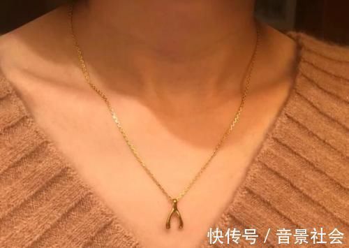 流苏感#黄金饰品终于打破古板的设计,时尚又新潮,这样的首饰是国风精品