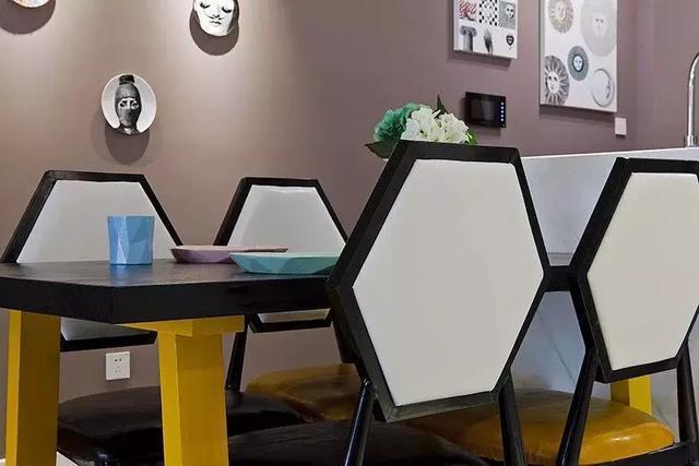 客厅|100平两室新房,客厅好漂亮,特别是沙发墙上的挂画