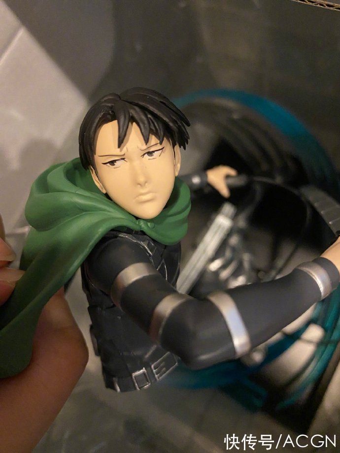 联动|巨人联动手办疑似翻车,兵长脸肿得像被蜜蜂蛰了一样