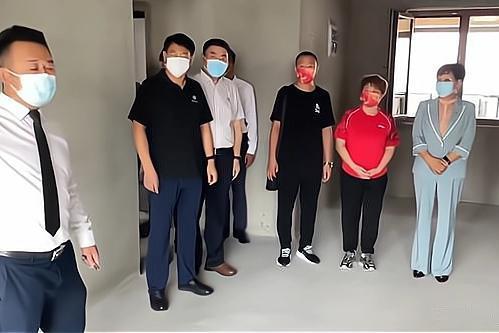 获奖|领导亲自颁发100万!王曼昱获奖心情好,卖肉夹馍的父母可安心了