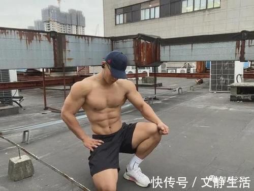 学生时代|22岁“小鲜肉”脱衣秀身材，白巧克力腹肌有点可！