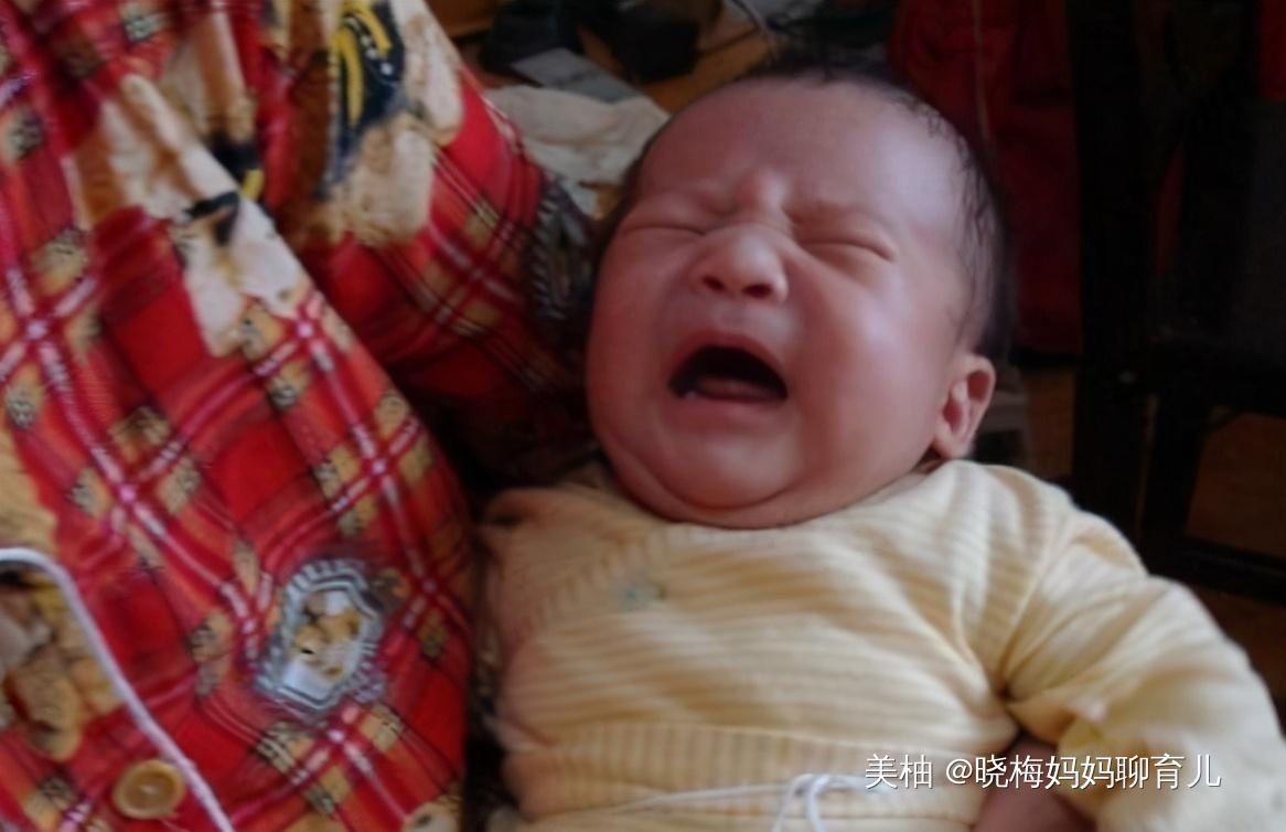 长牙痛|8个月宝宝哭闹不止,父母以为“长牙痛”,医生却皱眉说快转院