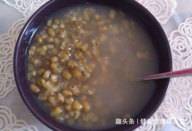 通便|绿豆汤被称为“万能解药”,煮绿豆时加2物,润肠通便,控制血糖