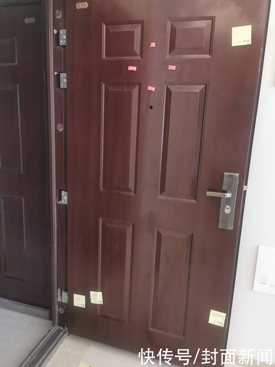 验房|封面验房团走进鑫苑城：木地板软榻、卫生间吊顶渗水