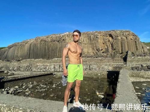 臂肌|痞帅纹身男的肌肉真扎实,胸肌、腹肌、臂肌好精壮,人鱼线很性感