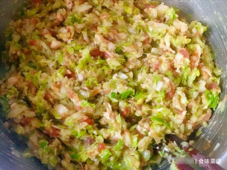 吃白菜的季节到了,教你秘制白菜饺子馅,鲜嫩多汁,一次3盘不够