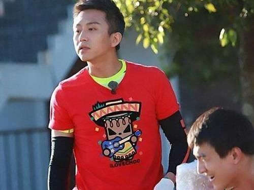 邓超 成员离开《跑男》后,陈赫演小品,邓超拍电影,而他却一无是处