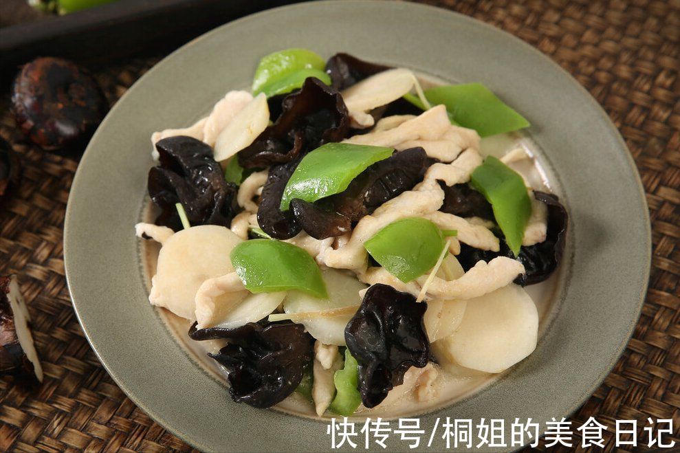 炒山药，总是不脆还发黑？大厨教你一个技巧，颜色白净，口感爽脆