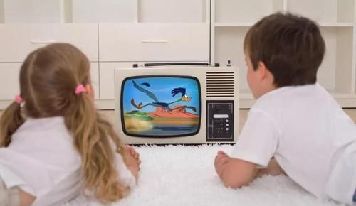 电视|为了孩子家里不装电视？不是不能看，就怕看起来没完