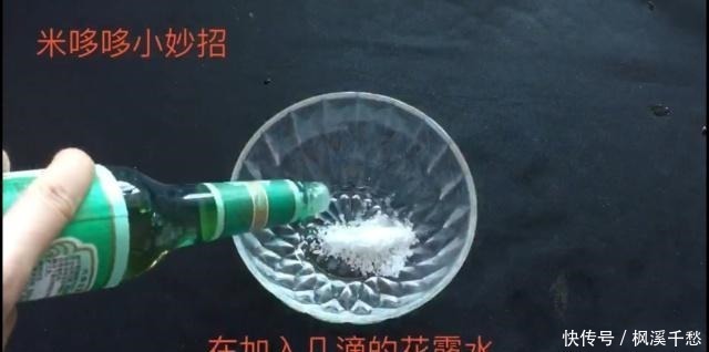 洗衣服不要只放洗衣液,多加一碗它,洗出来的衣服干净如新!