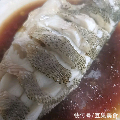 色香味俱全，米饭配原汁原味 清蒸鲈鱼，下饭绝杀