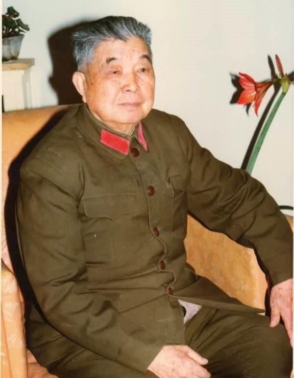 癌症|他当过386旅的旅长,后成开国中将,患癌症后又活了将近20年