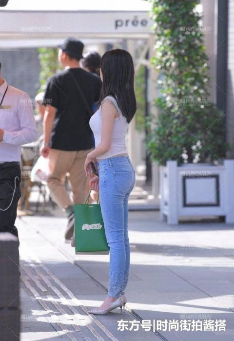 和高跟鞋相配的,不仅仅只有裙子,你们难道忘记牛仔裤了吗