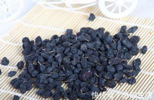 黑加仑干|入秋后，饭后当零食吃一把 ，睡眠好了，脸色更红润，常吃显年轻
