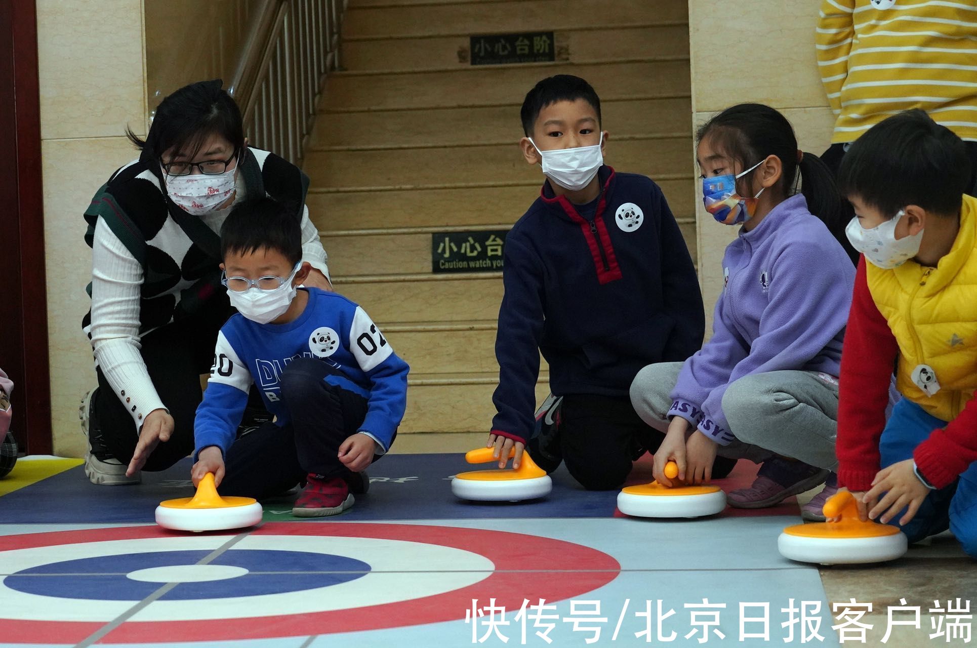 孩子们#麦子店街道举办少儿游园会，冬奥主题项目让孩子玩嗨了