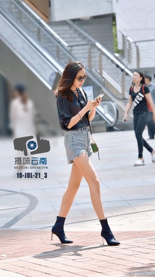 蕾丝|牛仔热裤大长腿美女，牛仔短裤好穿搭，窈窕身材尽显无疑！