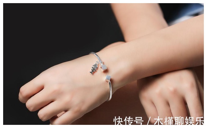 项链|女人长时间戴“银手镯”,后来怎么样了别只知其一不知其二
